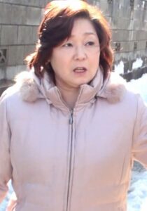 地方の農家で働く素朴な熟女を取材とナンパしてホテルに！性生活を赤裸々に語る熟女になし崩しの中出しSEX！