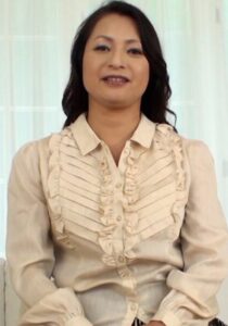 8年ぶりの肉棒を緊張気味に握る五十路熟女！一生に一度の初撮りAVの快感に没入する巨乳素人おばさんの破廉恥SEX！